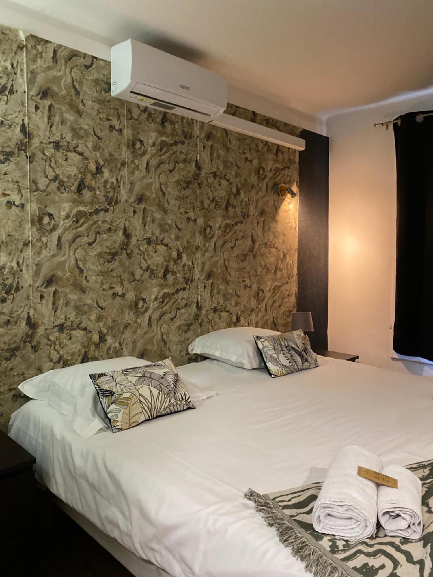 Hotel Des Beaux Arts Шамбери Екстериор снимка
